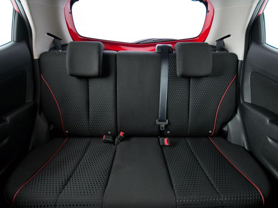  Mazda2 2010 года  (US) (фото 39 из 53)